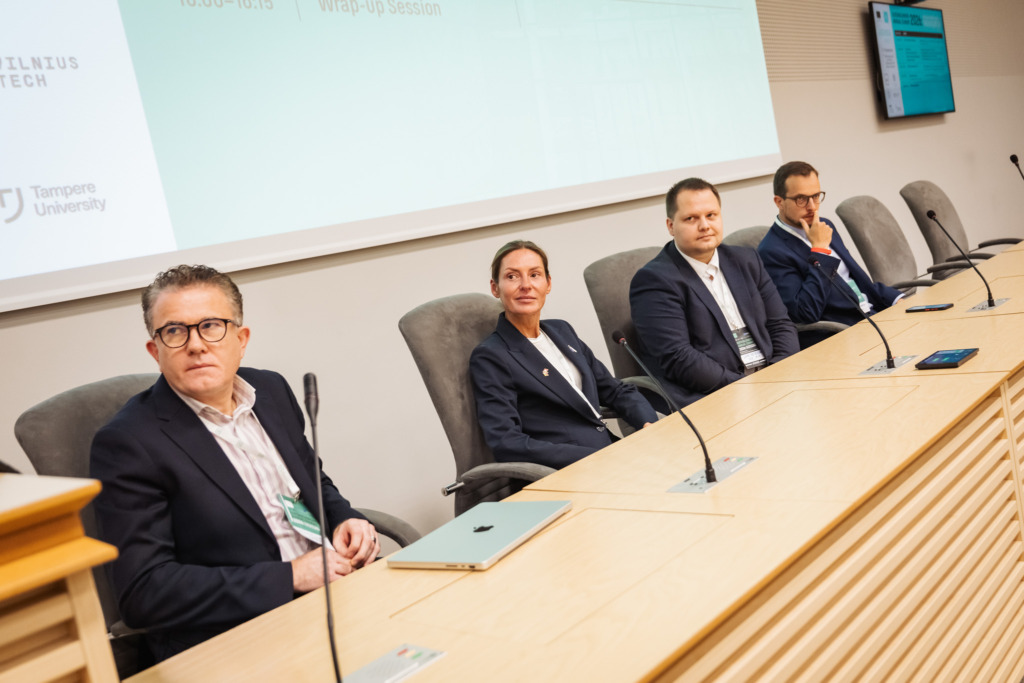 Dr. Virgilijus Dirma. Linas Petkevičius. Tadas Stankevičius ir Simona &Scaron;imulytė dalyvauja diskusijoje SustAInLivWork Annual Summit 2026 renginyje.
